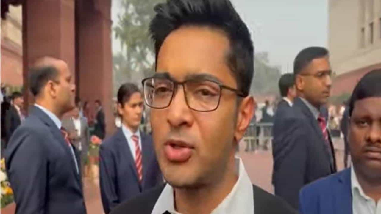 Abhishek Banerjee: ভোট বলেই বাজেটে শুধুই বিহার, বাংলার ‘বঞ্চনার’ কথা তুলে সরব অভিষেক Abhishek Banerjee: ভোট বলেই বাজেটে শুধুই বিহার, বাংলার ‘বঞ্চনার’ কথা তুলে সরব অভিষেক