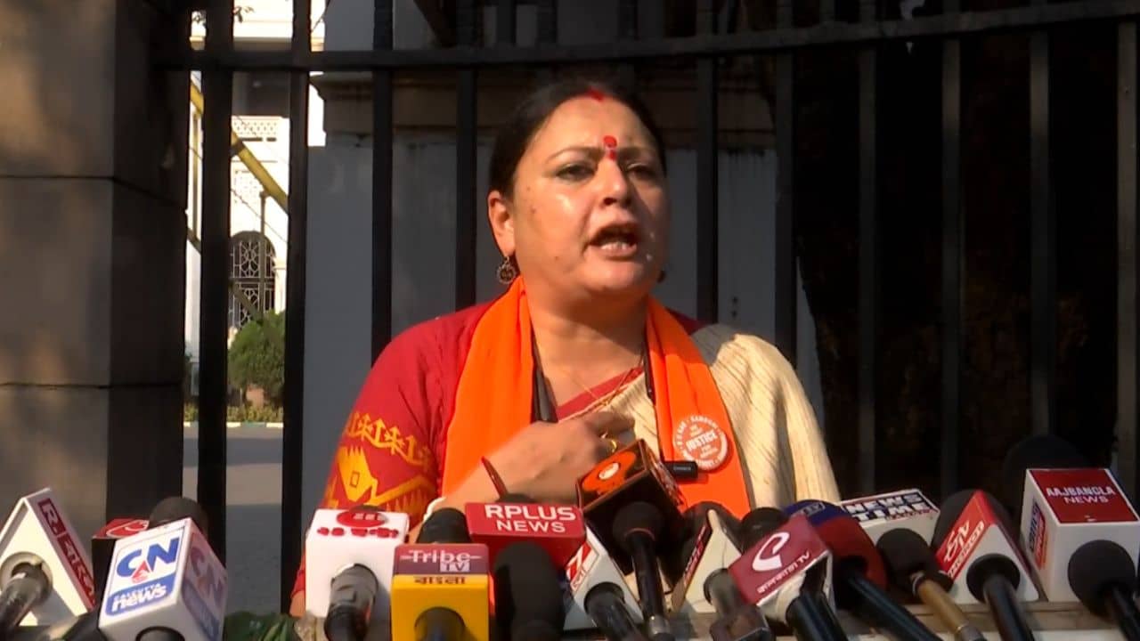 Agnimitra Paul: বাংলাদেশে সেনা আর বাংলায় পুলিশ দিয়ে পুজো, প্রতিবাদ করে সাসপেন্ড হতে প্রস্তুত অগ্নিমিত্রা