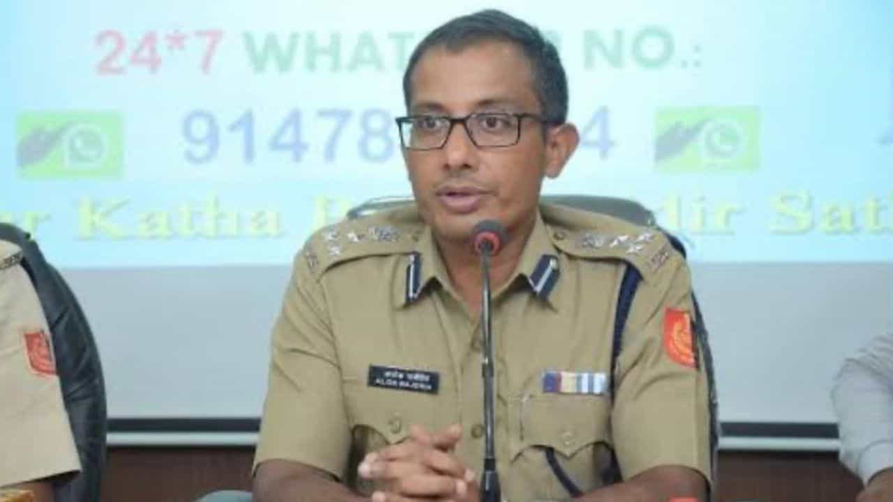 Naihati Murder: নৈহাটিতে TMC কর্মী খুনের একদিন পরই বদলে গেল CP, অলোক রাজোরিয়ার জায়গায় নতুন কে এলেন? Naihati Murder: নৈহাটিতে TMC কর্মী খুনের একদিন পরই বদলে গেল CP, অলোক রাজোরিয়ার জায়গায় নতুন কে এলেন?