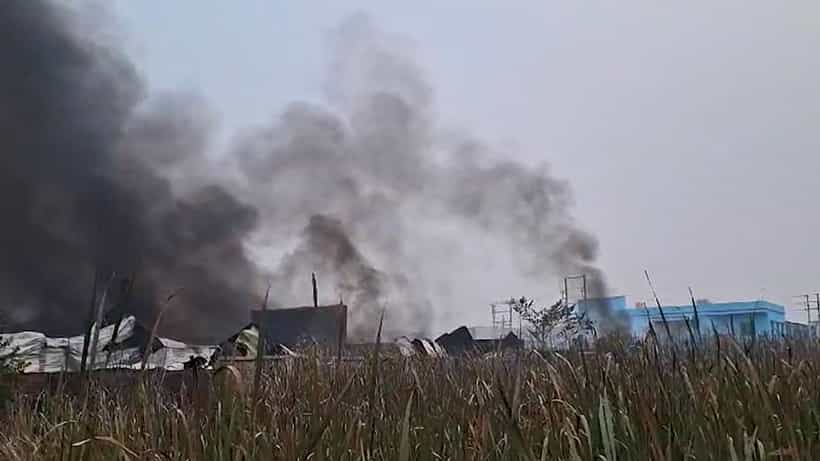 Fire in Amta: রাত থেকে দাউদাউ করে জ্বলছে আমতার প্লাস্টিক কারখানা, ৬টা ইঞ্জিন নিয়ে সকাল পর্যন্তও আগুন নেভাতে গিয়ে হিমশিম খাচ্ছেন দমকল কর্মীরা