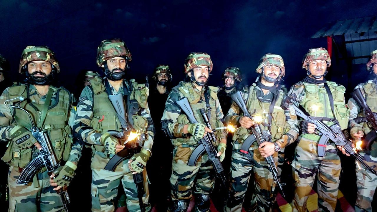 Maoist Encounter: টের পাওয়ার আগেই গুলিবিদ্ধ! ছত্তীশগঢ়ে নিহত ১২ মাওবাদী, শহিদ দুই রক্ষী