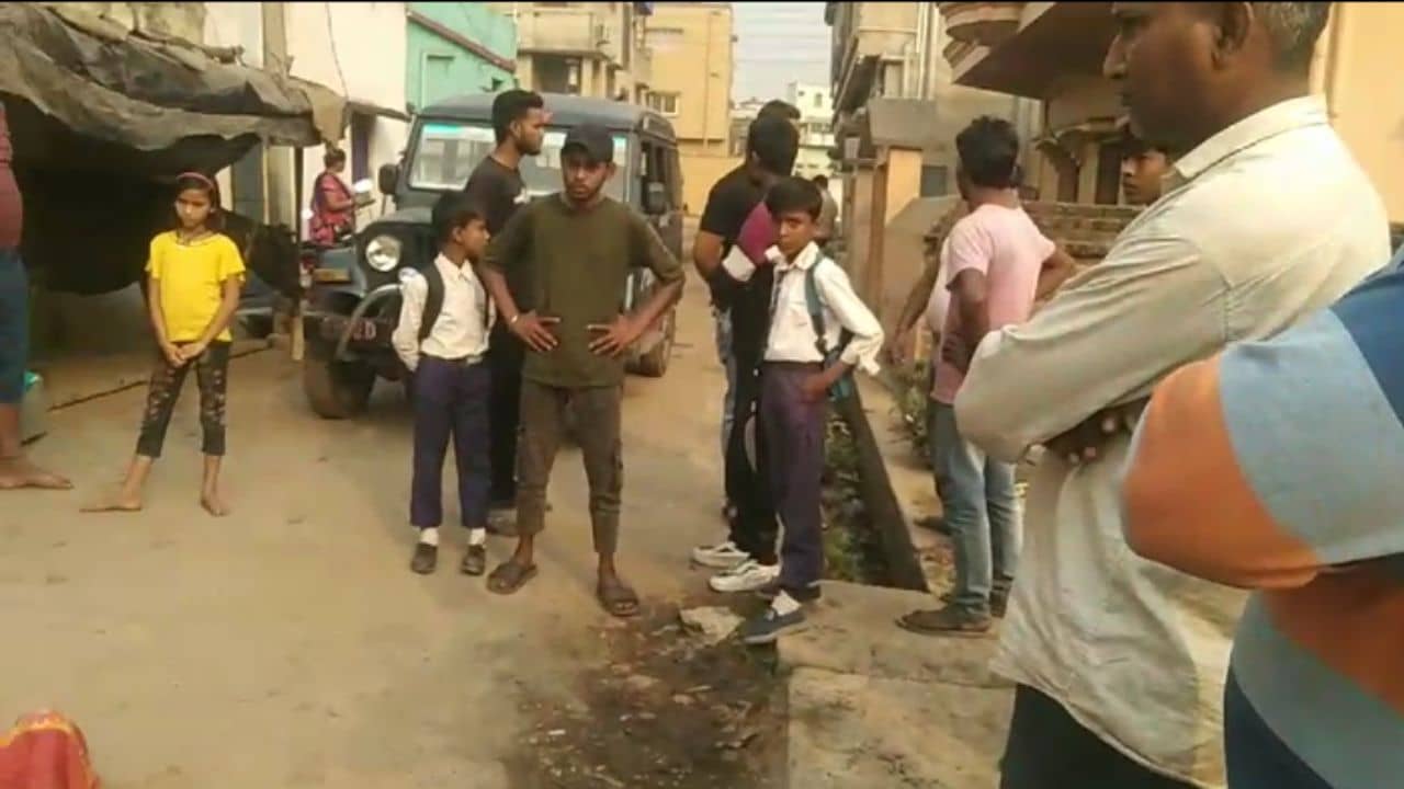 Asansol: কুকুরের মুখে শিশুকন্যার ভ্রূণ! দেখেই শিউরে উঠলেন পড়শিরা