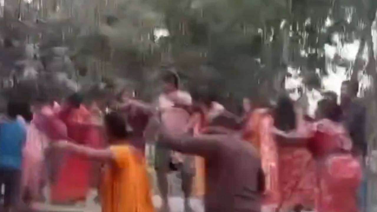 BJP: মহিলাদের পেটে লাথি, জীবনতলায় বিজেপি কর্মীর বাড়িতে হামলার ভিডিয়ো শেয়ার শুভেন্দুর