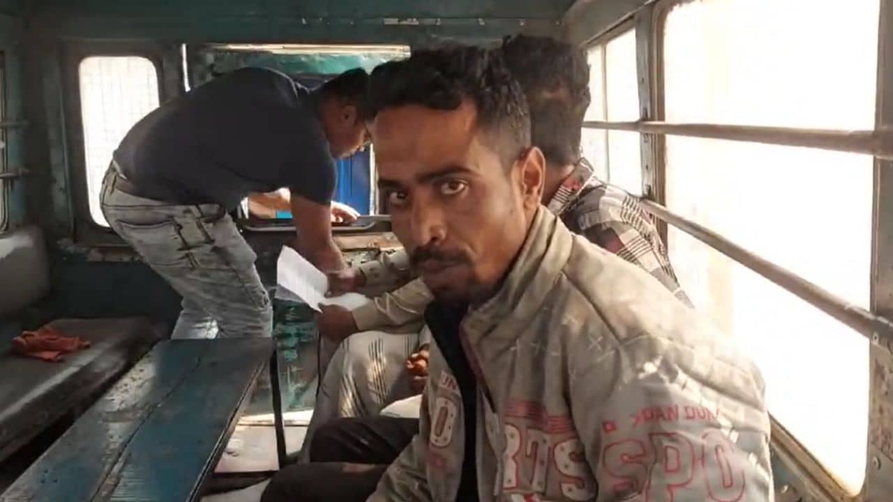 Bangladeshi arrested: প্রাণ বাঁচাতে অবৈধভাবে ভারতে ঢুকে বর্ধমানে আশ্রয়, গ্রেফতার আওয়ামী লীগ নেতা