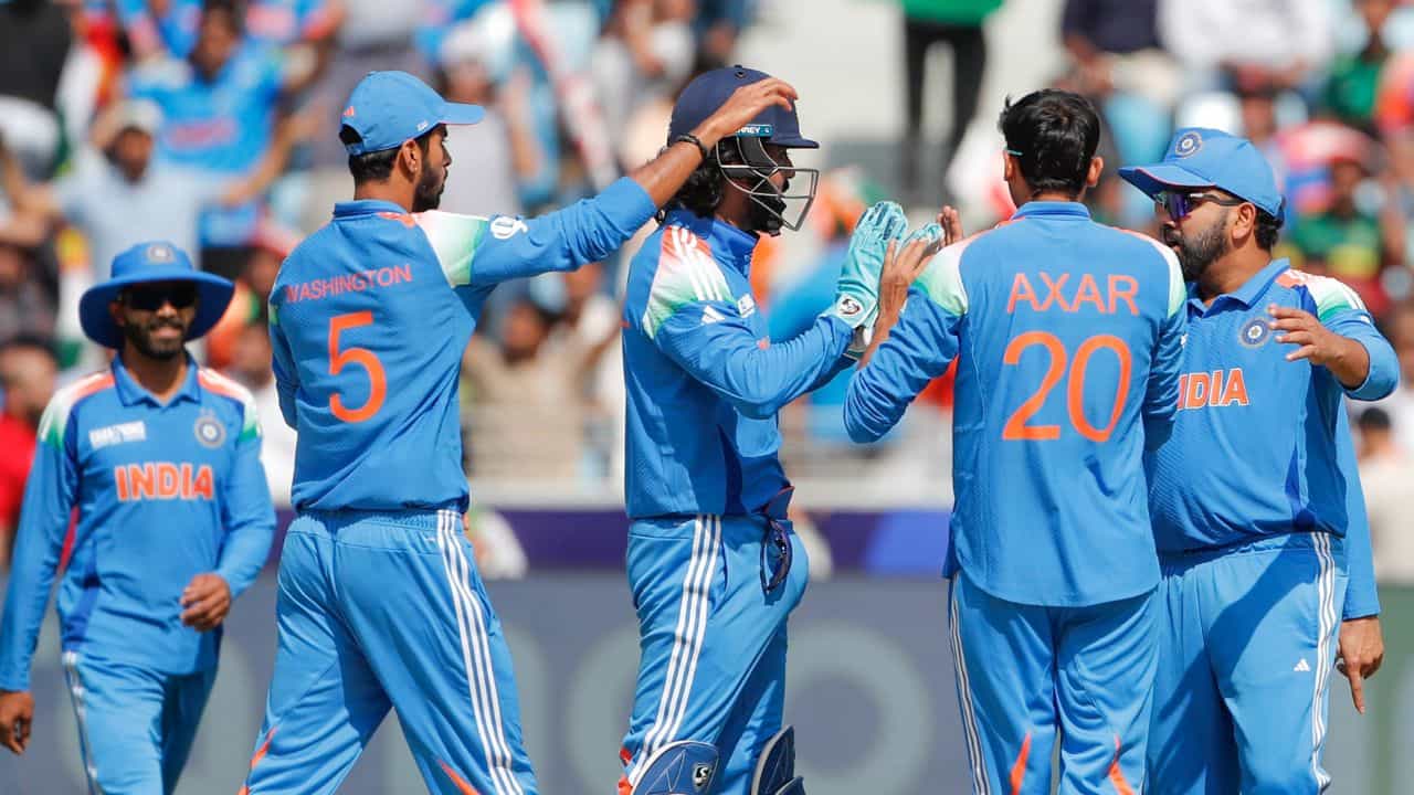 IND vs BAN: চ্যাম্পিয়ন্স ট্রফিতে হ্যাটট্রিক মিস! ক্যাপ্টেনকে নিয়ে কী বলছেন অক্ষর প্যাটেল? IND vs BAN: চ্যাম্পিয়ন্স ট্রফিতে হ্যাটট্রিক মিস! ক্যাপ্টেনকে নিয়ে কী বলছেন অক্ষর প্যাটেল?