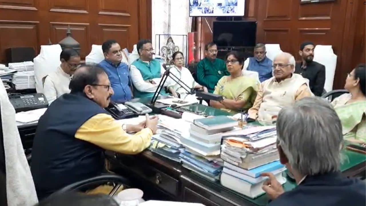 Mamata Banerjee: বিএ কমিটির বৈঠকে বিরোধীদের অনুপস্থিতি নিয়ে উষ্মা মমতার, জবাব দিলেন শুভেন্দু