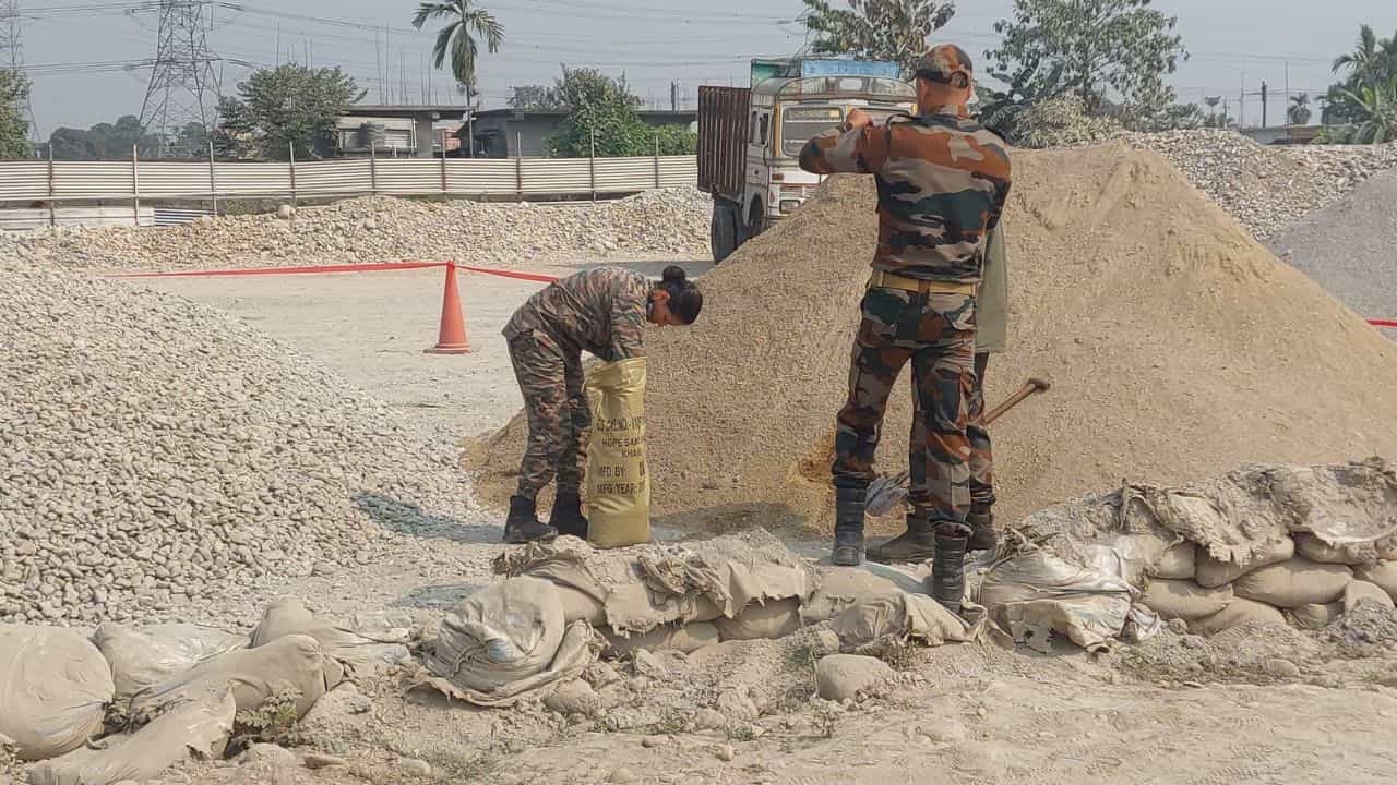 Indian Army: এবার BSF নয়, জলপাইগুড়িতে তিস্তার চরে ছুটে গেল সেনা, তুমুল হইচই সেখানে Indian Army: এবার BSF নয়, জলপাইগুড়িতে তিস্তার চরে ছুটে গেল সেনা, তুমুল হইচই সেখানে