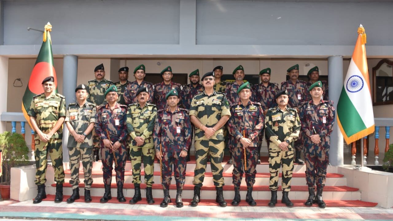 BSF-BGB: বাংলাদেশের উত্তপ্ত পরিস্থিতির মধ্যেই বৈঠক BSF-BGB-র, দুই দেশই একসঙ্গে বড় সিদ্ধান্ত নিল BSF-BGB: বাংলাদেশের উত্তপ্ত পরিস্থিতির মধ্যেই বৈঠক BSF-BGB-র, দুই দেশই একসঙ্গে বড় সিদ্ধান্ত নিল