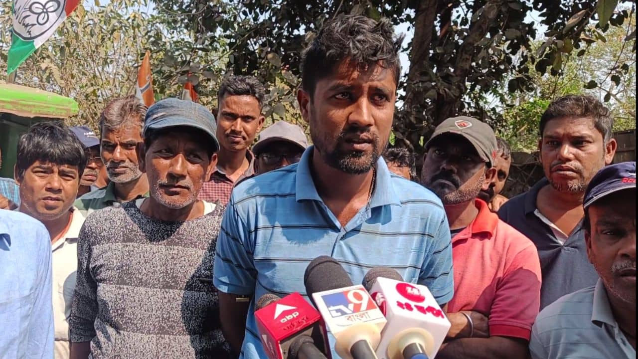 Bally: PF দিচ্ছে না, বেতন দেবে তাও আবার হাফে, আমায় দেবে আর পরিবারের একজনকে..., বালি পুরসভায় বিক্ষোভ