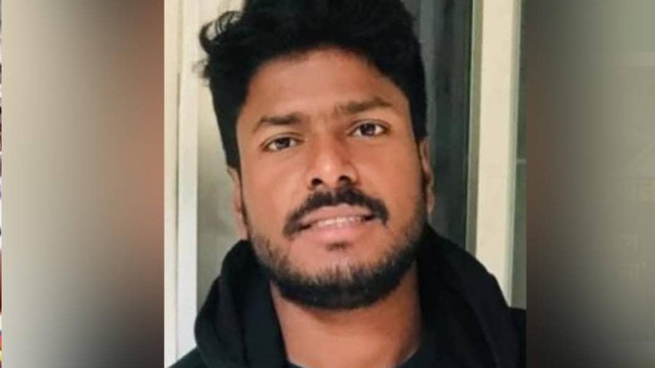 Bangladesh Unrest: প্রকাশ্যেই এলোপাথাড়ি কোপ, এক নিমেষে শেষ হয়ে গেল আওয়ামী লীগের ছাত্র নেতা