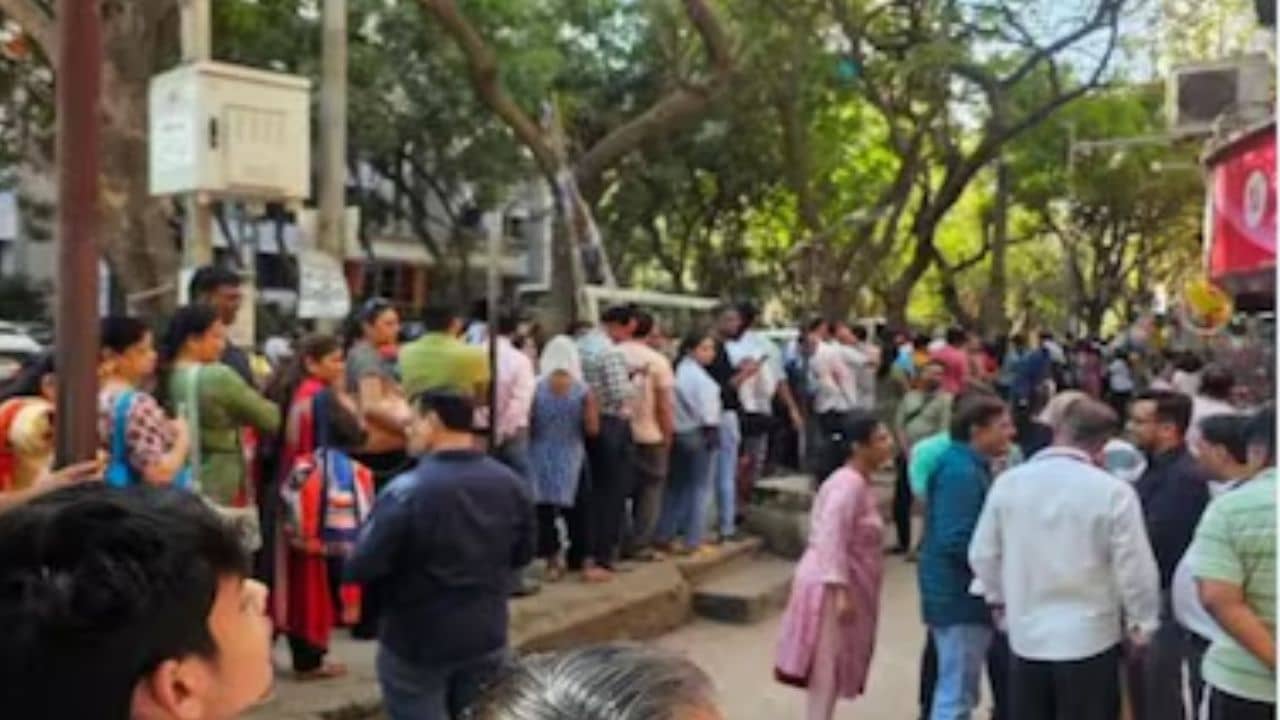 RBI-র খাঁড়া, এই ব্যাঙ্কে বন্ধ হয়ে গেল সমস্ত লেনদেন, মাথায় হাত গ্রাহকদের