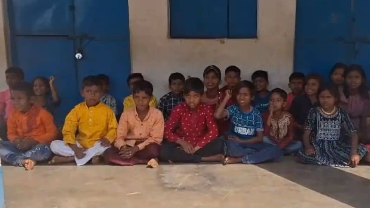 Bankura: দীর্ঘক্ষণ উপোস করে থেকেও স্কুলে অঞ্জলি দিতে পারল না পড়ুয়ারা! কারণ জানলে অবাক হবেন