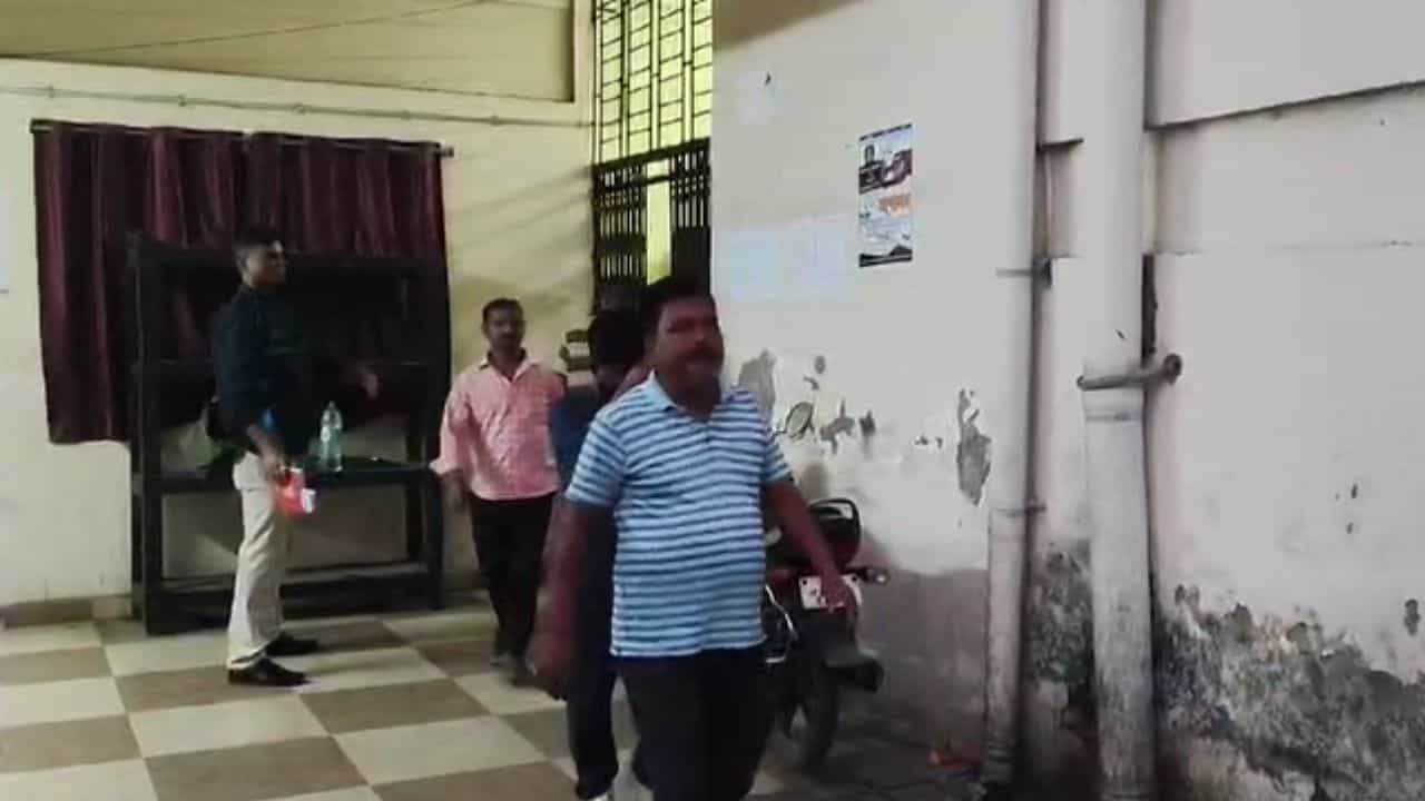 Panihati: প্রায় ১০ বছর আগের পিটিয়ে খুনে দোষী সাব্যস্ত পানিহাটির কাউন্সিলর, মঙ্গলবার সাজা ঘোষণা Panihati: প্রায় ১০ বছর আগের পিটিয়ে খুনে দোষী সাব্যস্ত পানিহাটির কাউন্সিলর, মঙ্গলবার সাজা ঘোষণা