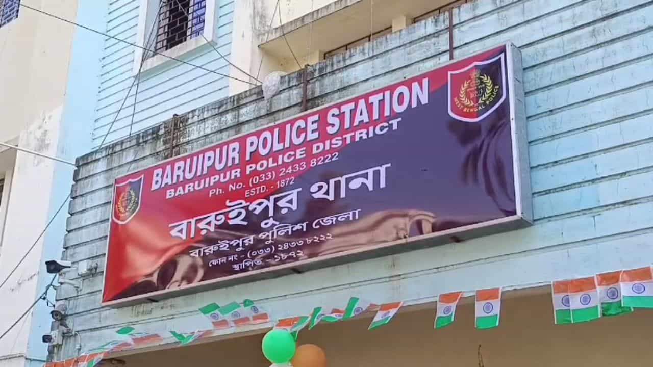 Baruipur: বারুইপুরের রাস্তায় ক্লাস এইটের ছাত্রীর মাথায় রড দিয়ে মার, চম্পট হামলাকারী Baruipur: বারুইপুরের রাস্তায় ক্লাস এইটের ছাত্রীর মাথায় রড দিয়ে মার, চম্পট হামলাকারী