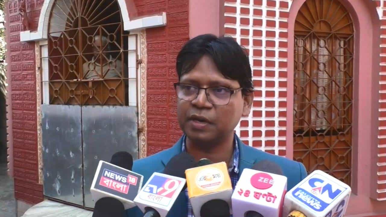 Recruitment Scam: প্রাথমিক নিয়োগ দুর্নীতিতে নাম জড়াল প্রাক্তন মন্ত্রীর! ২২ জনের চাকরি তাঁর সুপারিশেই? CBI-র লিস্ট সামনে আসতেই শোরগোল Recruitment Scam: প্রাথমিক নিয়োগ দুর্নীতিতে নাম জড়াল প্রাক্তন মন্ত্রীর! ২২ জনের চাকরি তাঁর সুপারিশেই? CBI-র লিস্ট সামনে আসতেই শোরগোল