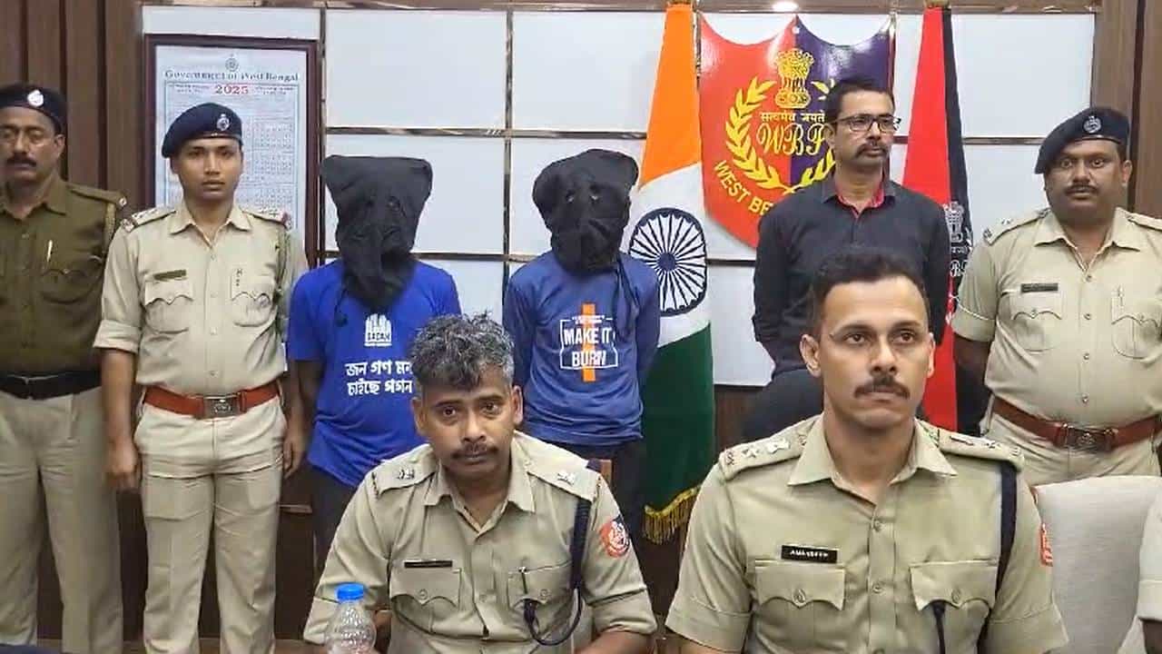Triple Murder: ‘ট্রিপল মার্ডারে’ বড় সাফল্য পুলিশের, নেপথ্যে পরকীয়াই! বন্ধুর বাড়িতে লুকিয়েও ধরা পড়ে গেল ‘খুনি’ প্রেমিক