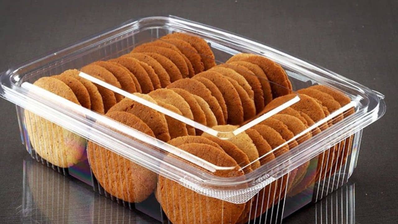 কৌটোয় বিস্কুট রাখলেই নরম হয়ে যায়? মুচমুচে রাখুন এই কায়দায়