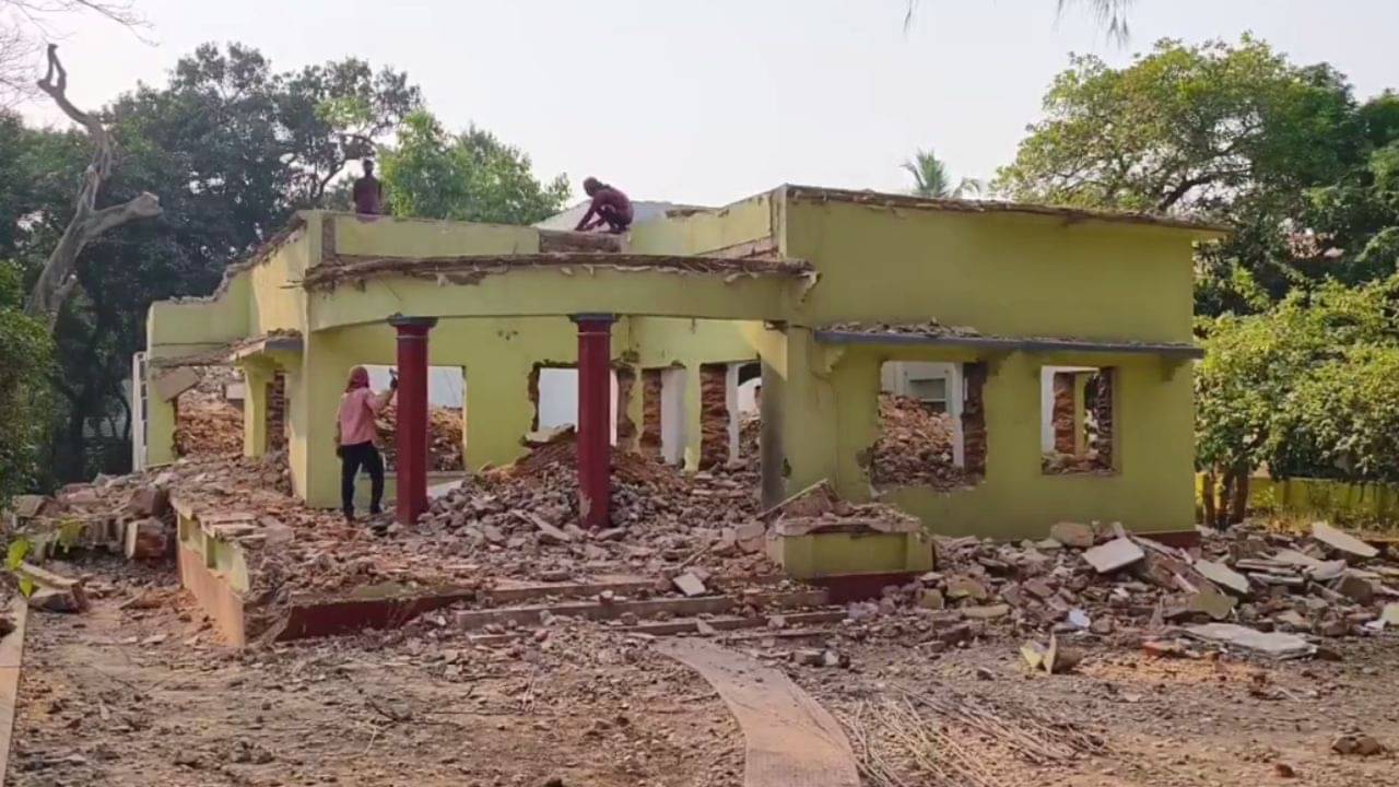 Bolpur: শান্তিনিকেতনে ভাঙা হচ্ছে অবনীন্দ্রনাথ ঠাকুরের বাড়ি, তৈরি হবে বহুতল?