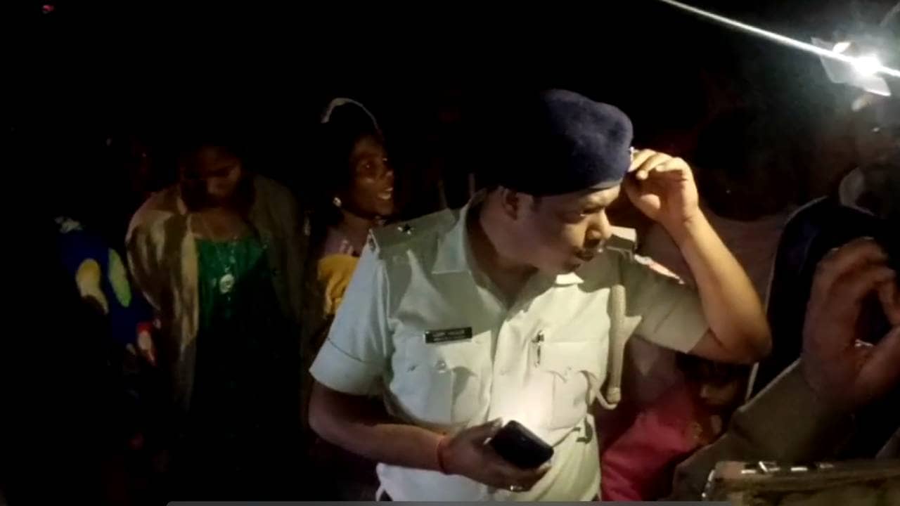 Bolpur:ইট ভাটায় খেলতে গিয়ে লাশ হয়ে গেল দুই শিশু, ‘মালিক কোথায়?’ রাস্তা অবরোধ করে ক্ষোভে ফেটে পড়ল গোটা এলাকা