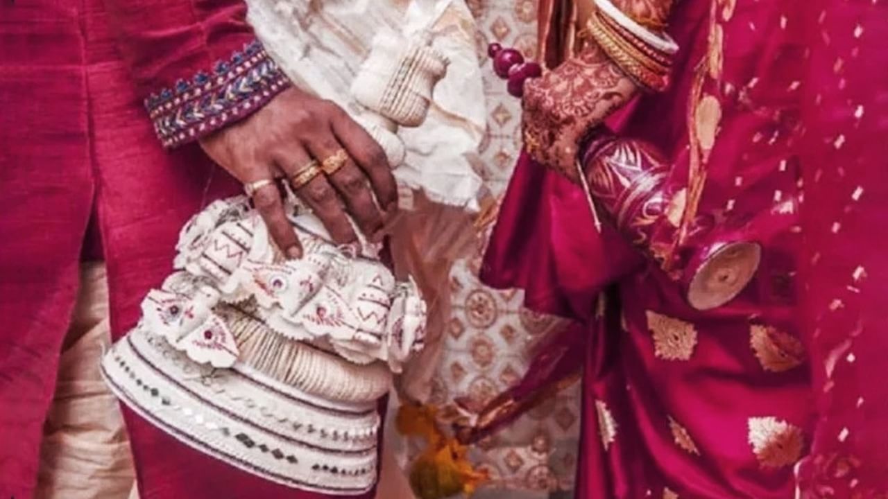 জামাইয়ের সঙ্গে শাশুড়ির সম্পর্ক ধরে ফেলেন! জেনে ফেলায় বিয়েই দিয়ে দিয়েছিলেন শ্বশুর জামাইয়ের সঙ্গে শাশুড়ির সম্পর্ক ধরে ফেলেন! জেনে ফেলায় বিয়েই দিয়ে দিয়েছিলেন শ্বশুর