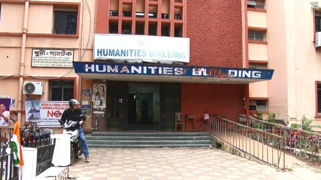 Burdwan University: তৃণমূলের অনুষ্ঠানের জন্য বর্ধমানে প্রায় দেড়শো কলেজের পরীক্ষা বাতিল? শিক্ষামহলে চাপানউতোর