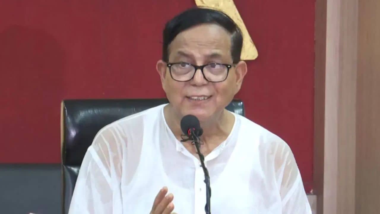 CPIM: ‘চার’ নেতার মধ্যে জোর ‘লড়াই’, বুধবারই বড় সিদ্ধান্তের পথে সেলিমরা