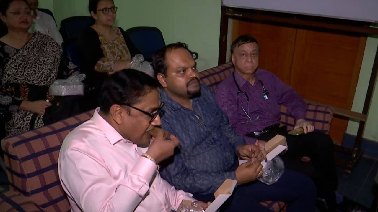 Cancer: বাজেটে ক্যানসারের ওষুধ দাম কমেছে, সেই সব ওষুধ কি আদৌ কাজে লাগে? কী বলছেন চিকিৎসকরা?