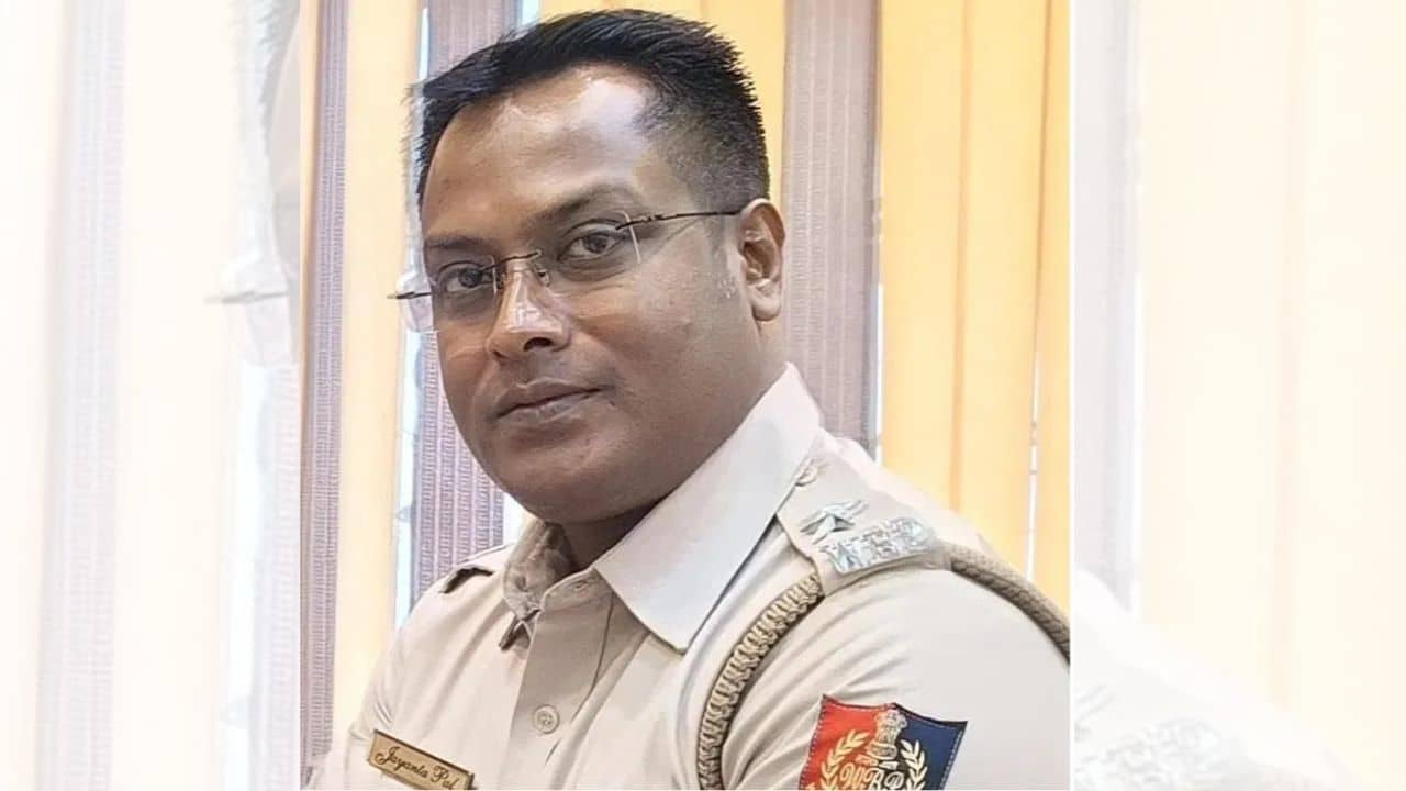 Police: মদ খেয়ে ডিউটি, ভাল অফিসারদেরও মহিলাদের প্রতি আসক্ত করে দিতেন,বান্ধবীর সঙ্গে বেরিয়ে কেস খাওয়ার পর থেকেই পুলিশ অফিসারের একাধিক কেচ্ছা সামনে