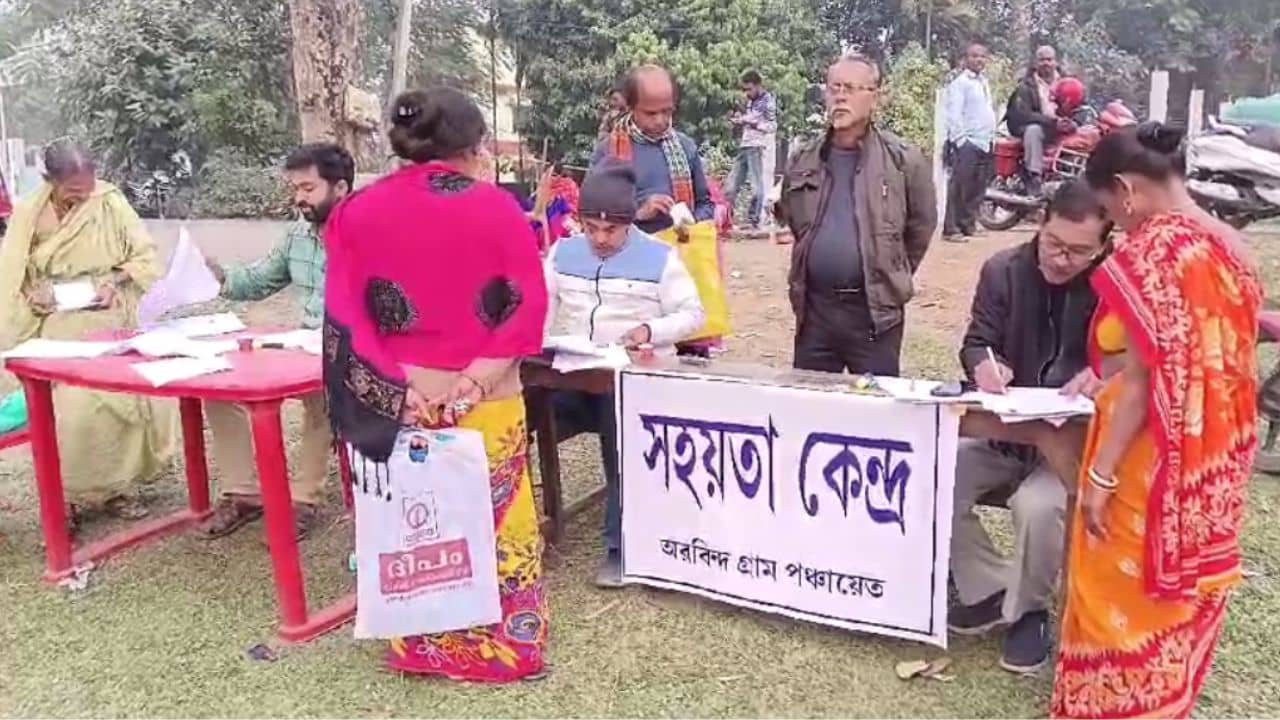 Duare Sarkar: মানুষের ট্যাক্সের টাকায় হচ্ছে, এবার দুয়ারে সরকারে ভোটের অঙ্ক কষছে CPIM?