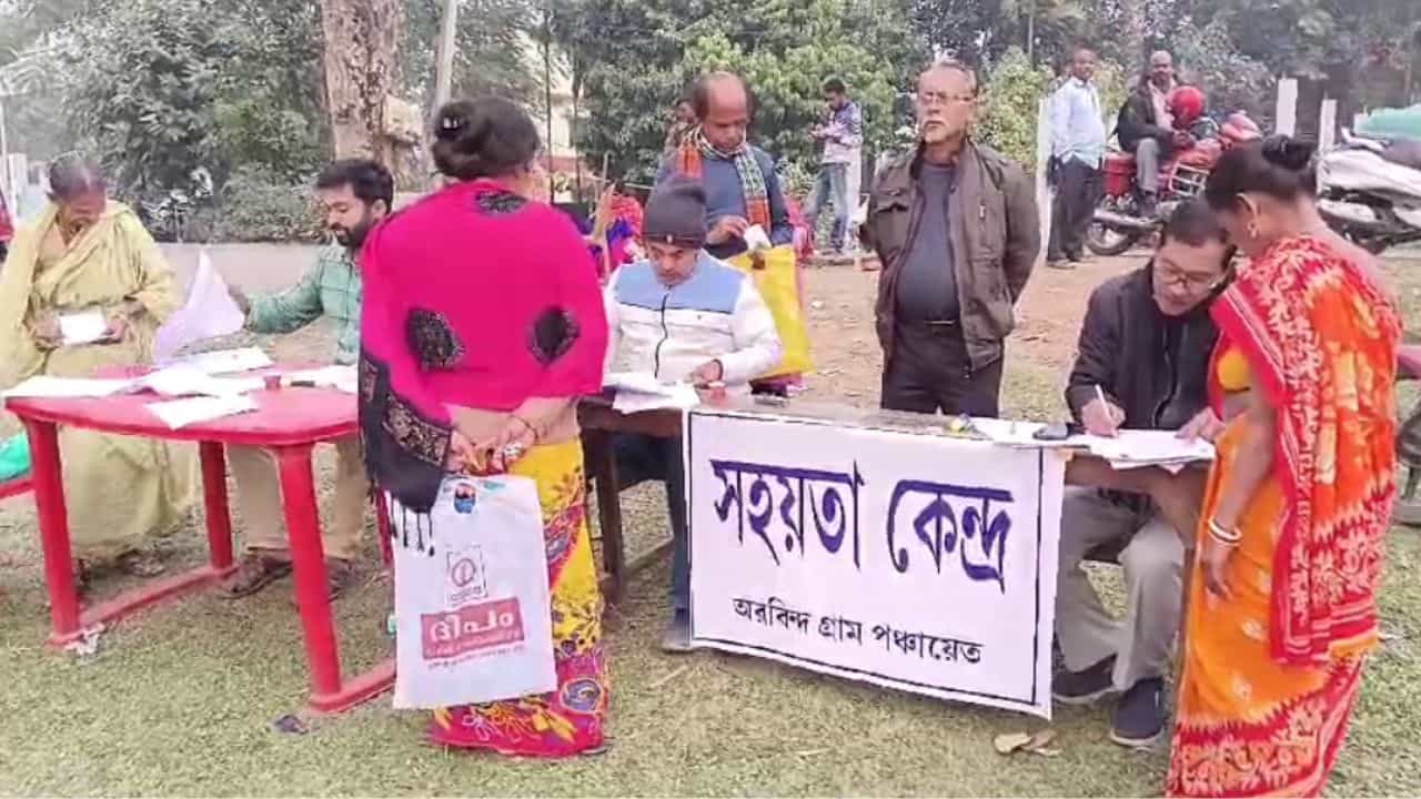 Duare Sarkar: 'মানুষের ট্যাক্সের টাকায় হচ্ছে', এবার দুয়ারে সরকারে 'ভোটের অঙ্ক' কষছে CPIM? Duare Sarkar: 'মানুষের ট্যাক্সের টাকায় হচ্ছে', এবার দুয়ারে সরকারে 'ভোটের অঙ্ক' কষছে CPIM?