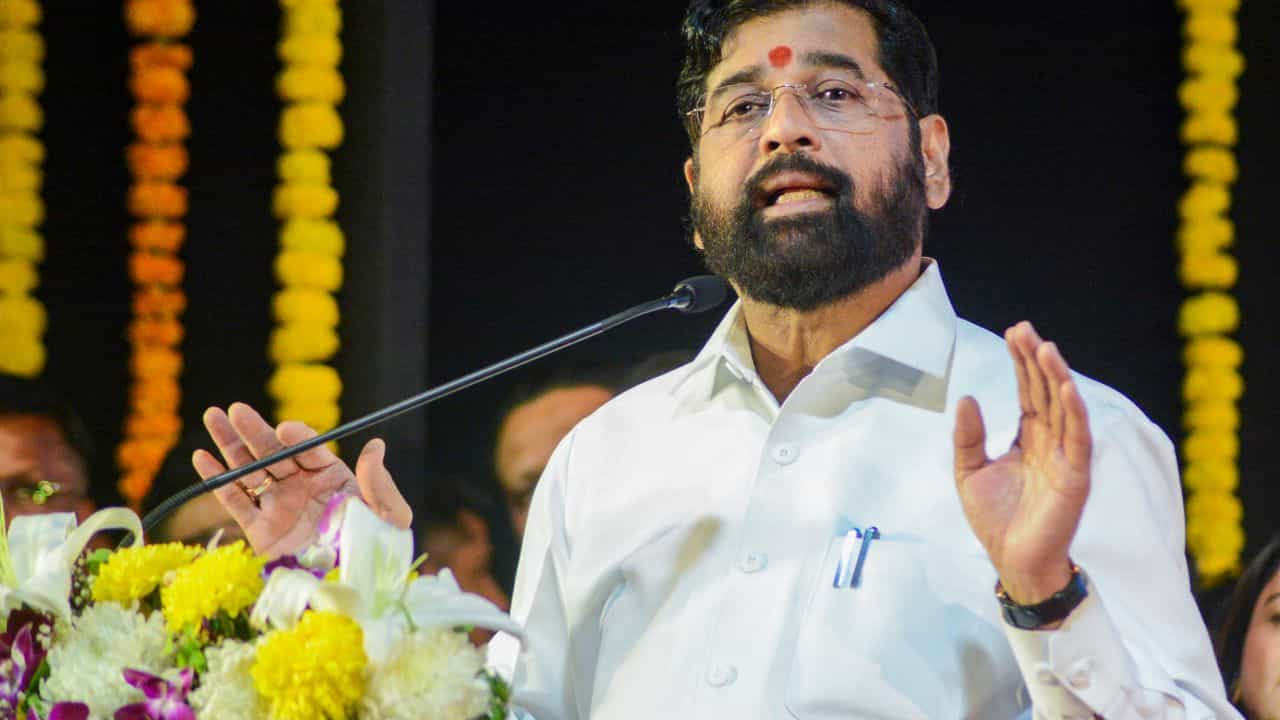 Eknath Shinde: বোমা মেরে উড়িয়ে দেওয়া হবে শিন্ডের গাড়ি! থানায় ফোন করে উপমুখ্যমন্ত্রীর প্রাণনাশের হুমকি দুষ্কৃতীদের Eknath Shinde: বোমা মেরে উড়িয়ে দেওয়া হবে শিন্ডের গাড়ি! থানায় ফোন করে উপমুখ্যমন্ত্রীর প্রাণনাশের হুমকি দুষ্কৃতীদের
