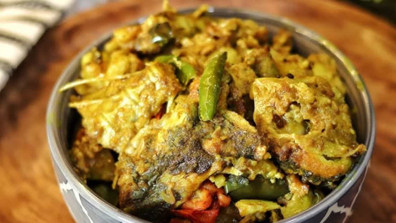 Easy Recipe: গরম ভাতে ভেটকি মাছের চচ্চড়ি, সহজ রেসিপিতেই মাত অতিথিদের পাত Easy Recipe: গরম ভাতে ভেটকি মাছের চচ্চড়ি, সহজ রেসিপিতেই মাত অতিথিদের পাত