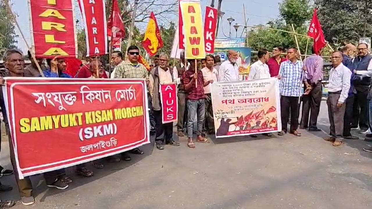 Potato Price: ৯০০ টাকায় হবে না, কুইন্টালে ১৩০০ চাই! সরকারের ঘোষণার পরেই জেলায় জেলায় বিক্ষোভ আলু চাষিদের