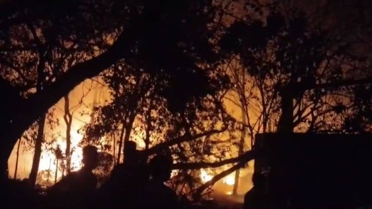 Taratala Fire: নারকেলডাঙার পর এবার তারাতলা, আগুনে পুড়ে ছাই ৪০টি ঝুপড়ি