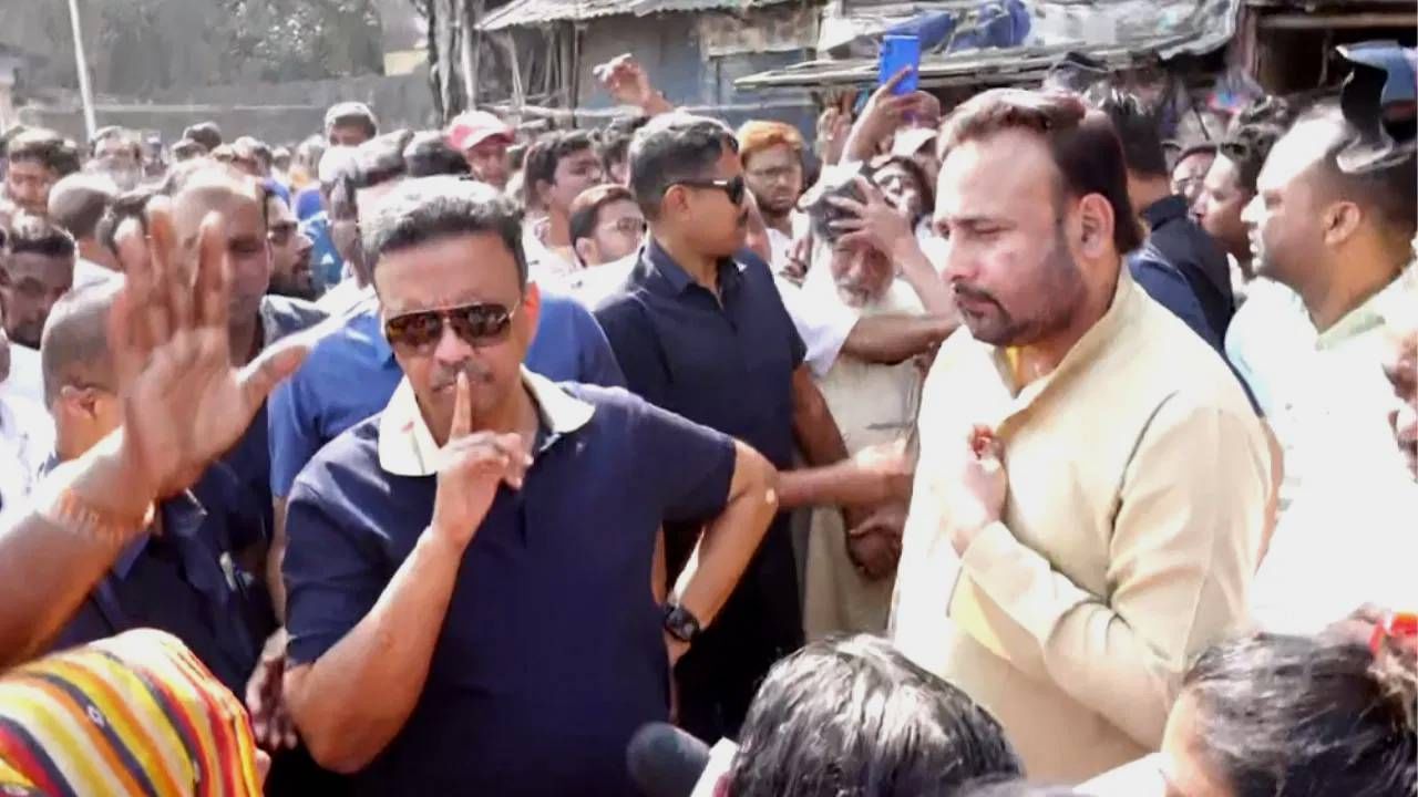 Trinamool councilor: অস্বস্তিতে পড়েছিলেন ফিরহাদ, বেজায় চটেছেন মমতা! শোকজ নোটিস গেল শচীনের কাছে Trinamool councilor: অস্বস্তিতে পড়েছিলেন ফিরহাদ, বেজায় চটেছেন মমতা! শোকজ নোটিস গেল শচীনের কাছে