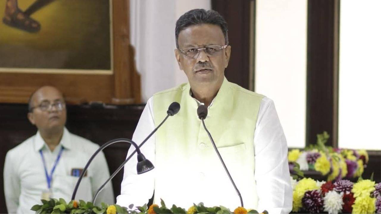 Calcutta Municipal Corporation: মাস গেলে ৬ হাজার টাকাও দিতে পারছে না ফিরহাদের পুরনিগম!