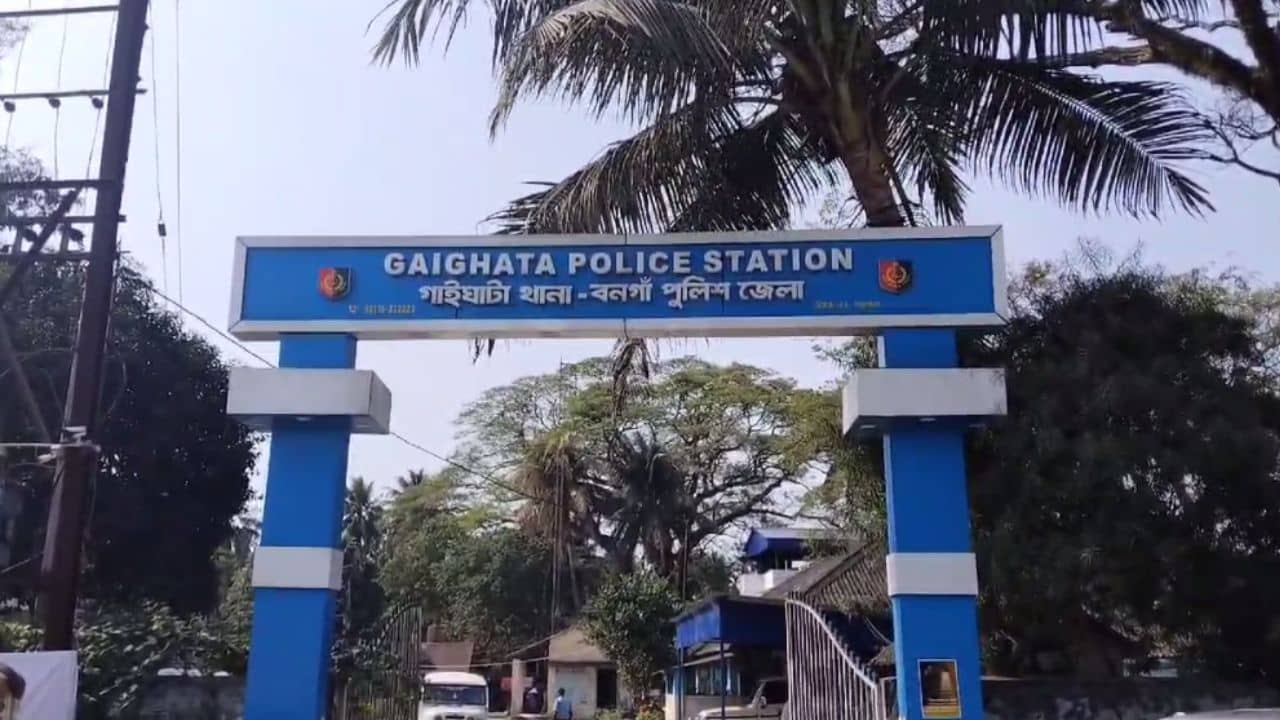 Gaighata: একা থাকার সুযোগে মহিলার শ্লীলতাহানি, গ্রেফতার যুবক