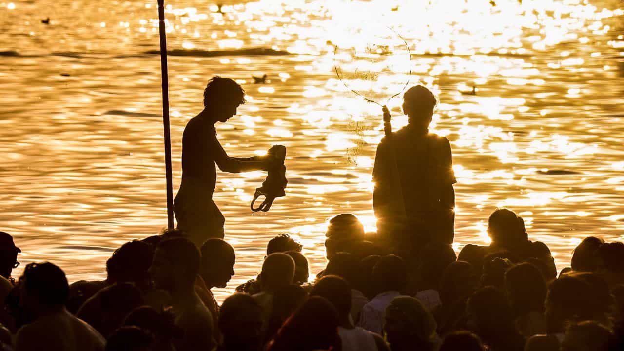 Maha Kumbh 2025: পাপমুক্তির জন্য গঙ্গাস্নান করেন সকলেই, গঙ্গার পাপ ধুয়ে দেয় কে?
