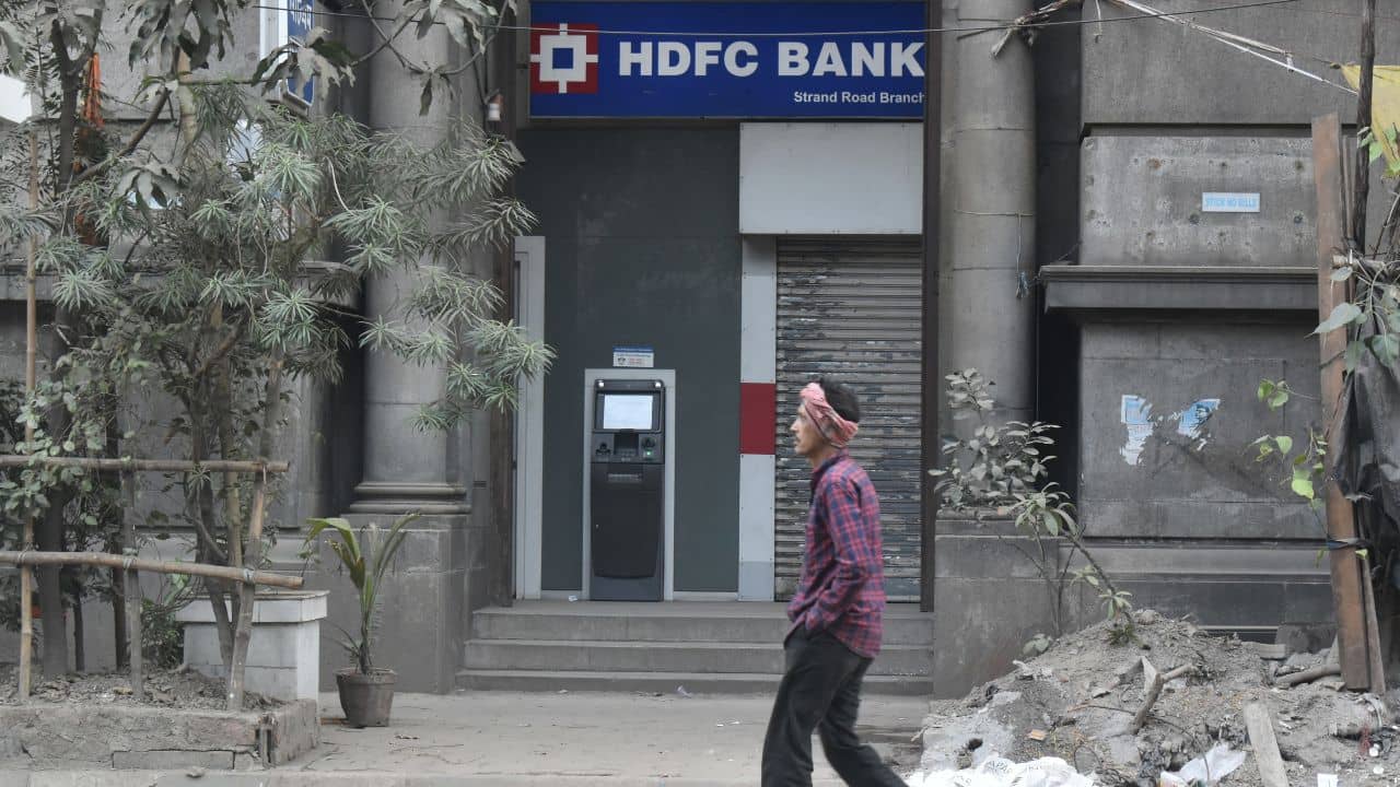 HDFC MCLR Rate: শেষ সুখের দিন! EMI কমাতে রিজার্ভ ব্যাঙ্ক রেপো রেট ছাঁটতেই বড় পদক্ষেপ এই ব্যাঙ্কের