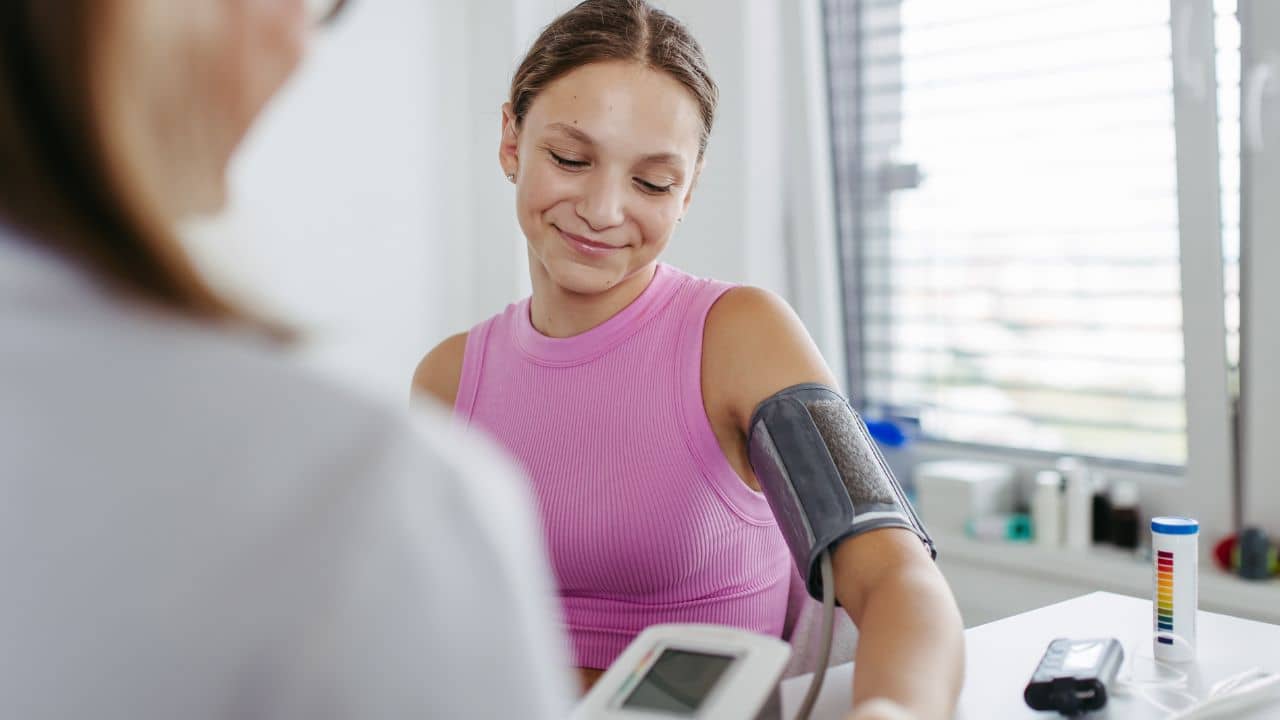 High Blood Pressure: ওষুধ লাগবে না এই খাবার খেলেই বাগে থাকবে ব্লাড প্রেশার