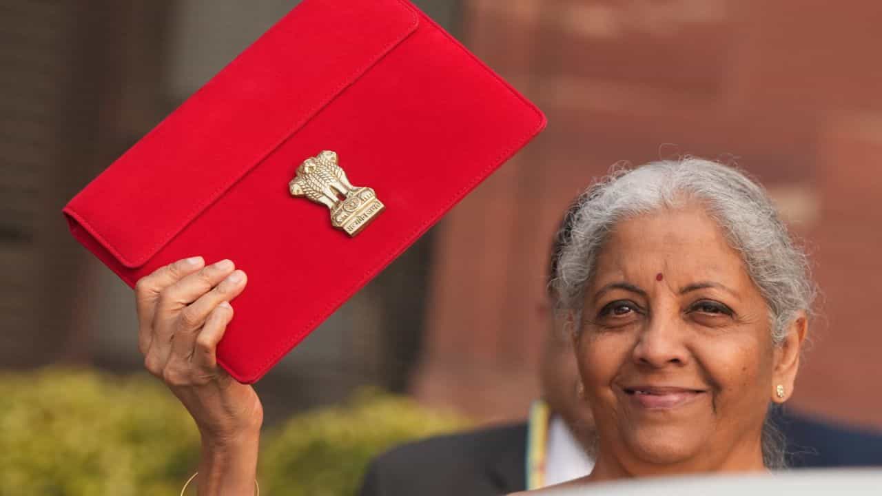 একটানা বাজেটে রেকর্ড নির্মলার, সবথেকে বেশিবার বাজেট পেশ করেছেন কে জানেন? একটানা বাজেটে রেকর্ড নির্মলার, সবথেকে বেশিবার বাজেট পেশ করেছেন কে জানেন?