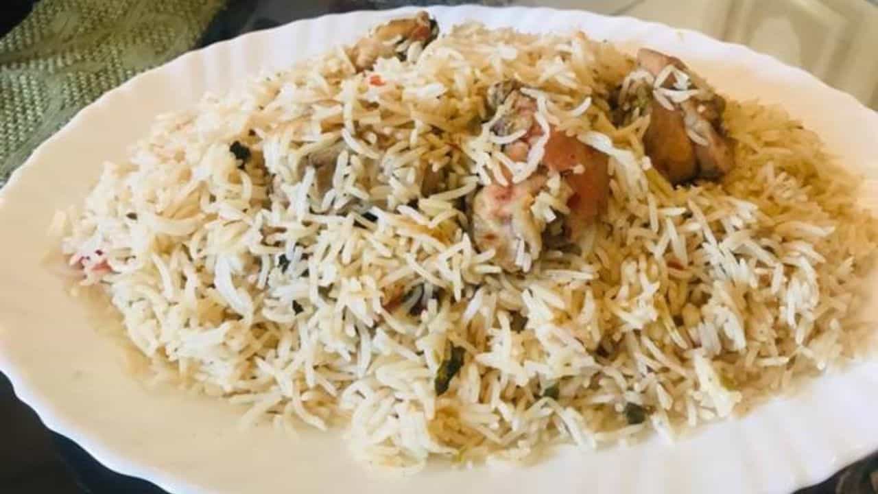 Shahi Murgh Pulao Recipe: এমন পোলাও খাননি জীবনে, সুপ্রিয়া দেবীর হেঁশেল থেকে রইল রেসিপি Shahi Murgh Pulao Recipe: এমন পোলাও খাননি জীবনে, সুপ্রিয়া দেবীর হেঁশেল থেকে রইল রেসিপি