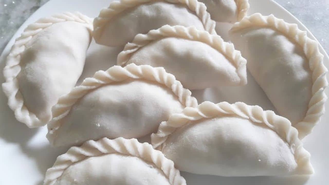 Meat Keema Pitha: শীত শেষের পথে, মন চাইছে পিঠে খেতে; মিষ্টি নয়, ট্রাই করতে পারেন এভাবে