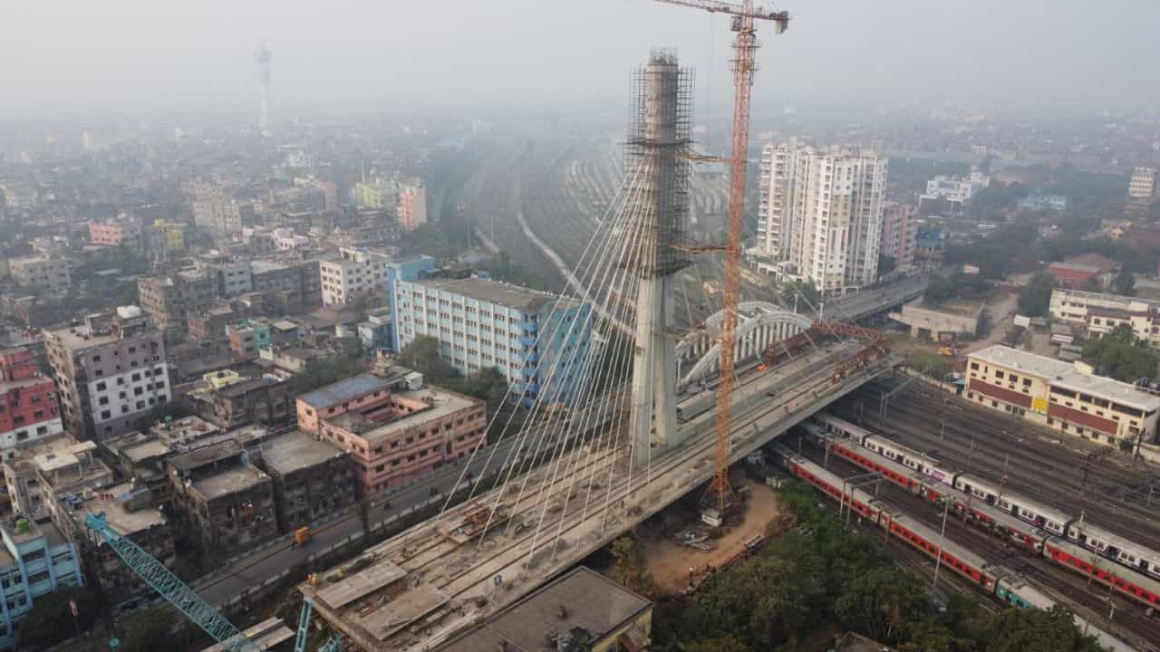 Howrah: শেষের পথে চাঁদমারি ব্রিজের কাজ, কী কী সুবিধা হবে এই সেতু চালু হলে? Howrah: শেষের পথে চাঁদমারি ব্রিজের কাজ, কী কী সুবিধা হবে এই সেতু চালু হলে?