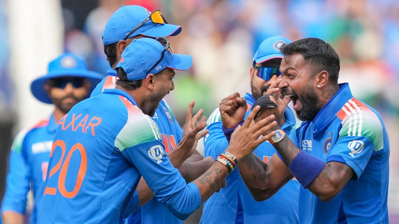 IND vs PAK: রিজওয়ান-শাকিলের 'টেস্ট' জুটি, ভারতের টার্গেট ২৪২ IND vs PAK: রিজওয়ান-শাকিলের 'টেস্ট' জুটি, ভারতের টার্গেট ২৪২