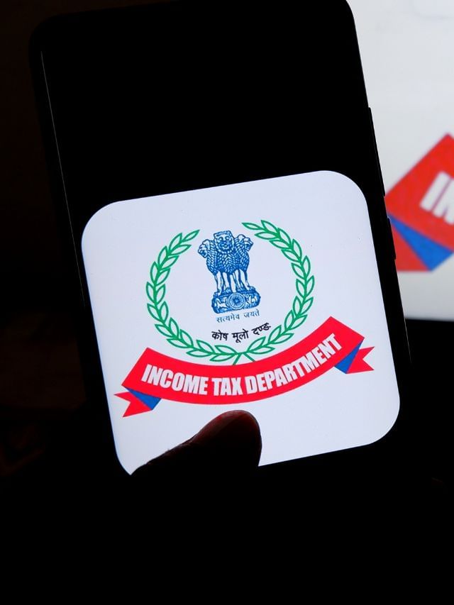 আয়কর না দিয়ে কেউ মারা গেলে কী হয়? কার ঘাড়ে গিয়ে পড়ে সেই বোঝা?