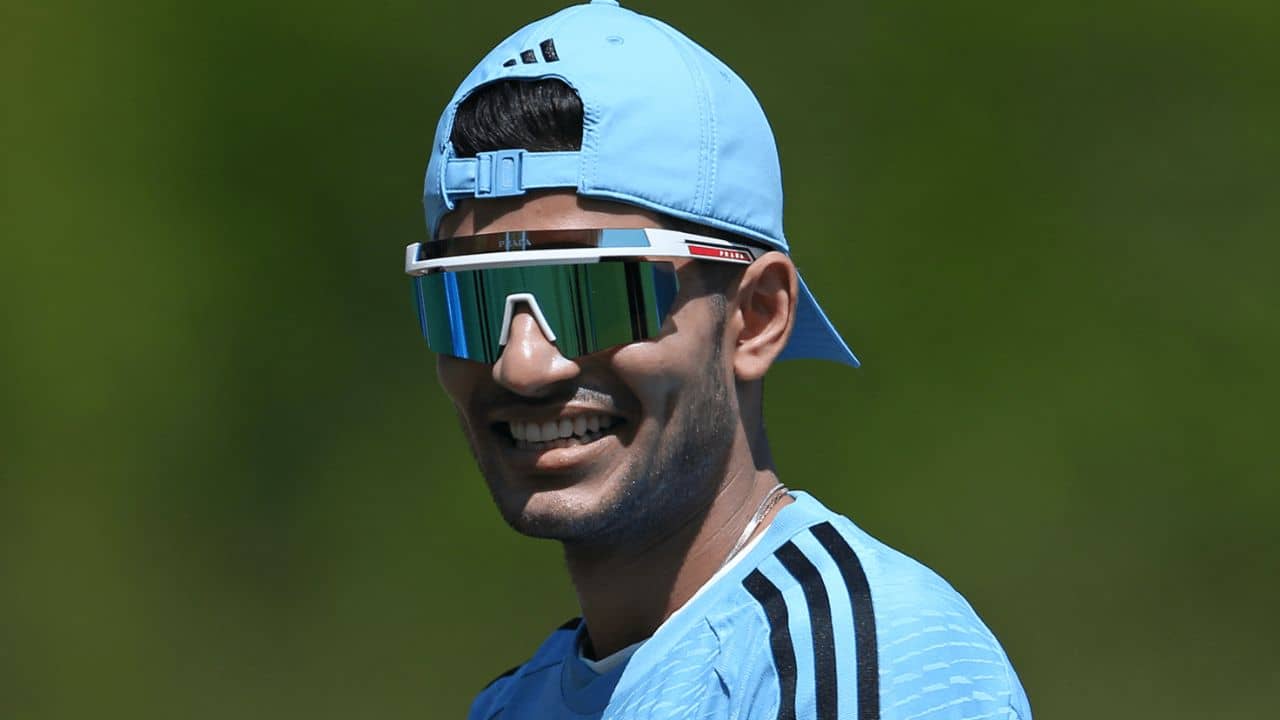 ICC Ranking Shubman Gill: ব্যাটিংয়ে নামার আগেই ধপাস বাবর আজম, শীর্ষে শুভমন গিল