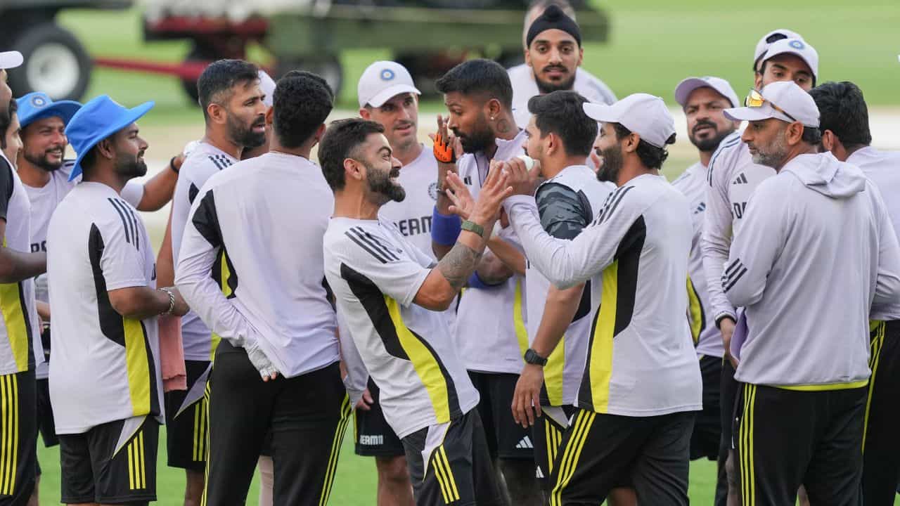 India vs Bangladesh Match Preview: বাংলাদেশ বধে টার্গেট ১১-৪০, ভারতের বোলিং কম্বিনেশনে জোড়া ধোঁয়াশা India vs Bangladesh Match Preview: বাংলাদেশ বধে টার্গেট ১১-৪০, ভারতের বোলিং কম্বিনেশনে জোড়া ধোঁয়াশা