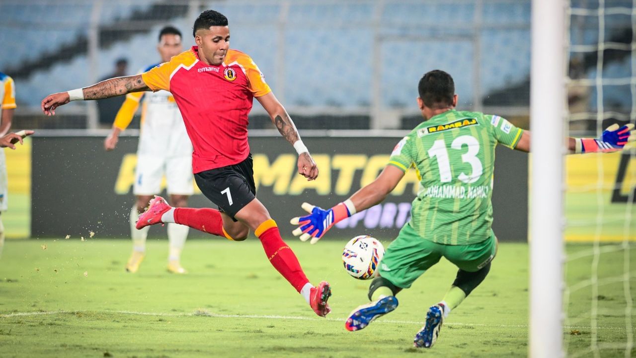 ISL, East Bengal: মেসিকে নামিয়েও কাজ হল না, একঝাঁক সুযোগ নষ্টে হার ইস্টবেঙ্গলের ISL, East Bengal: মেসিকে নামিয়েও কাজ হল না, একঝাঁক সুযোগ নষ্টে হার ইস্টবেঙ্গলের