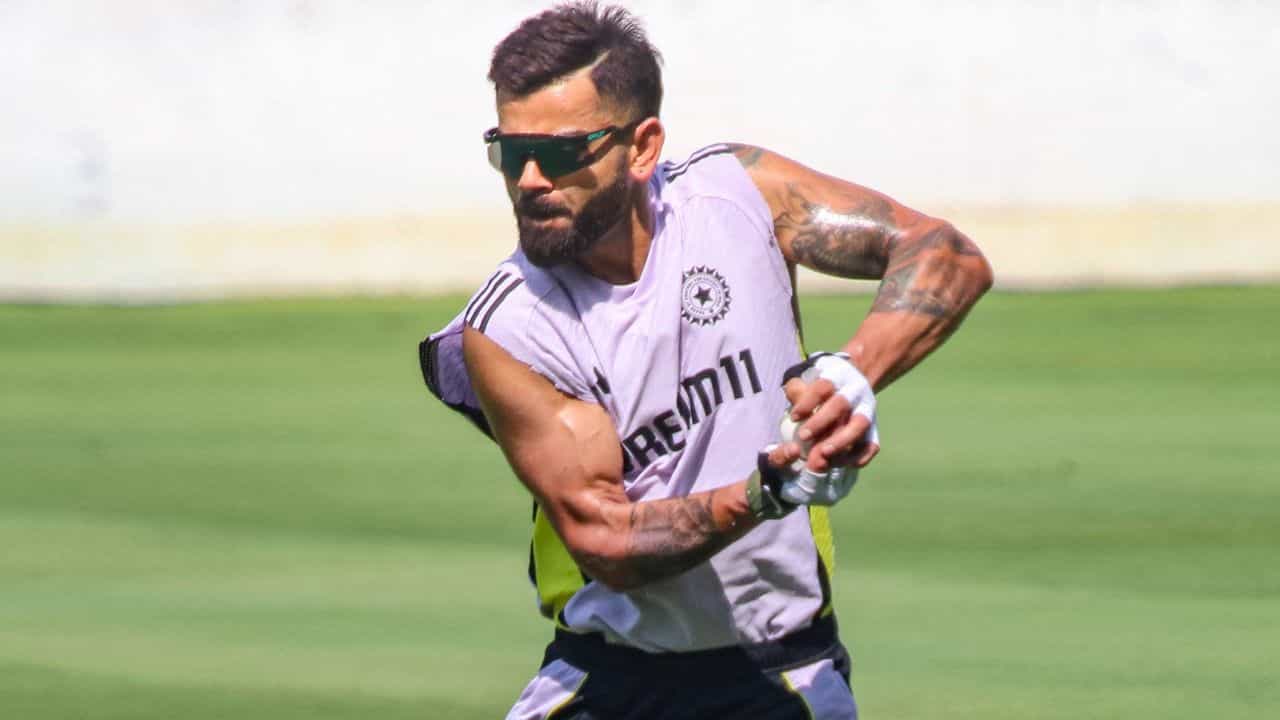 Virat Kohli: কতটা ফিট বিরাট কোহলি? রবিবারের মেগা ডুয়েলের আগে বড় আপডেট দিলেন কোচ Virat Kohli: কতটা ফিট বিরাট কোহলি? রবিবারের মেগা ডুয়েলের আগে বড় আপডেট দিলেন কোচ